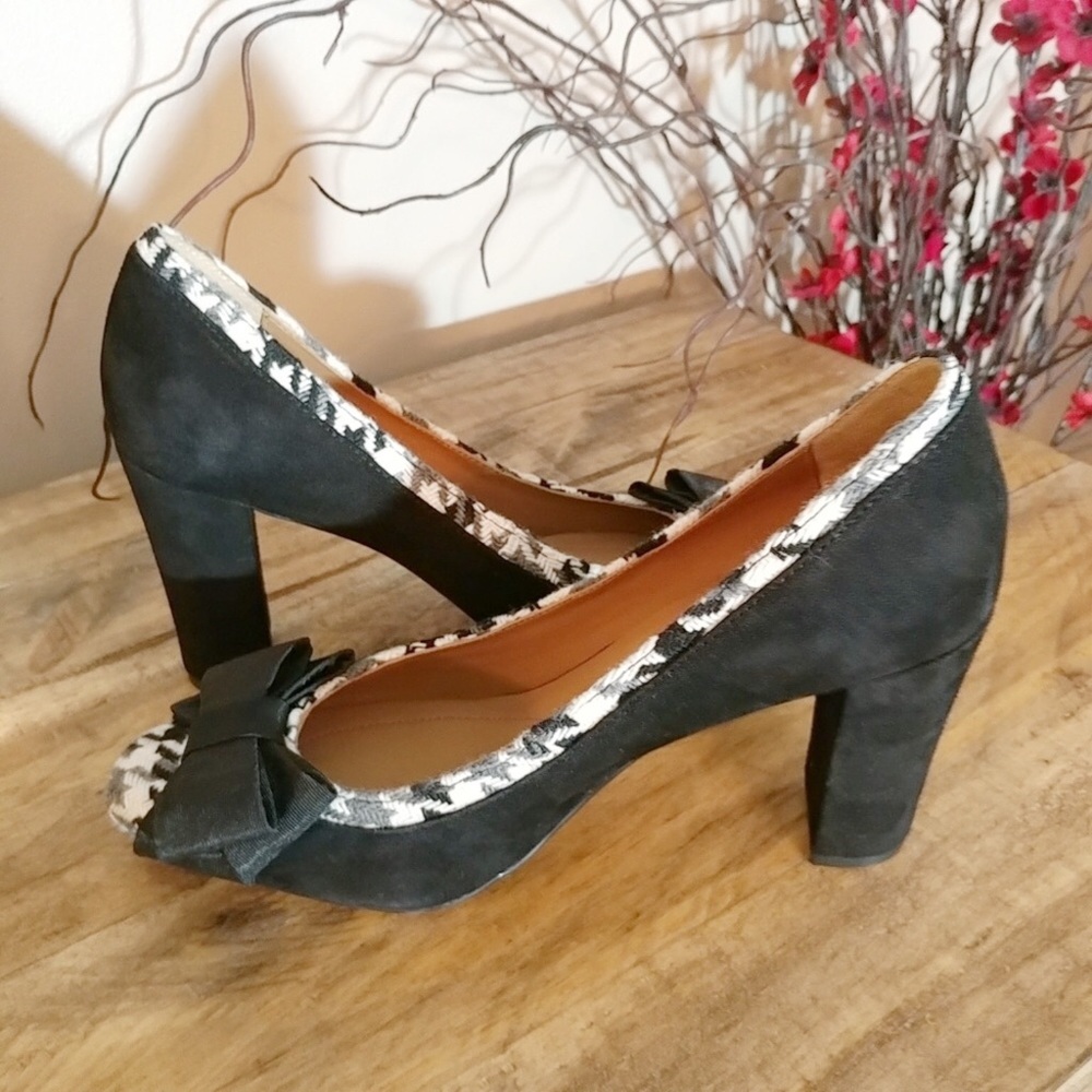 Isaac Mizrahi New York Lauren Black Suede Pumps - Picture 2 of 8